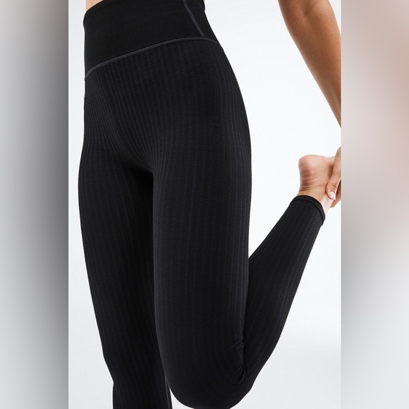 Fabletics Ribbed Seamless Ultra High-Waisted Leggings - Black - XS - Picture 2 of 9